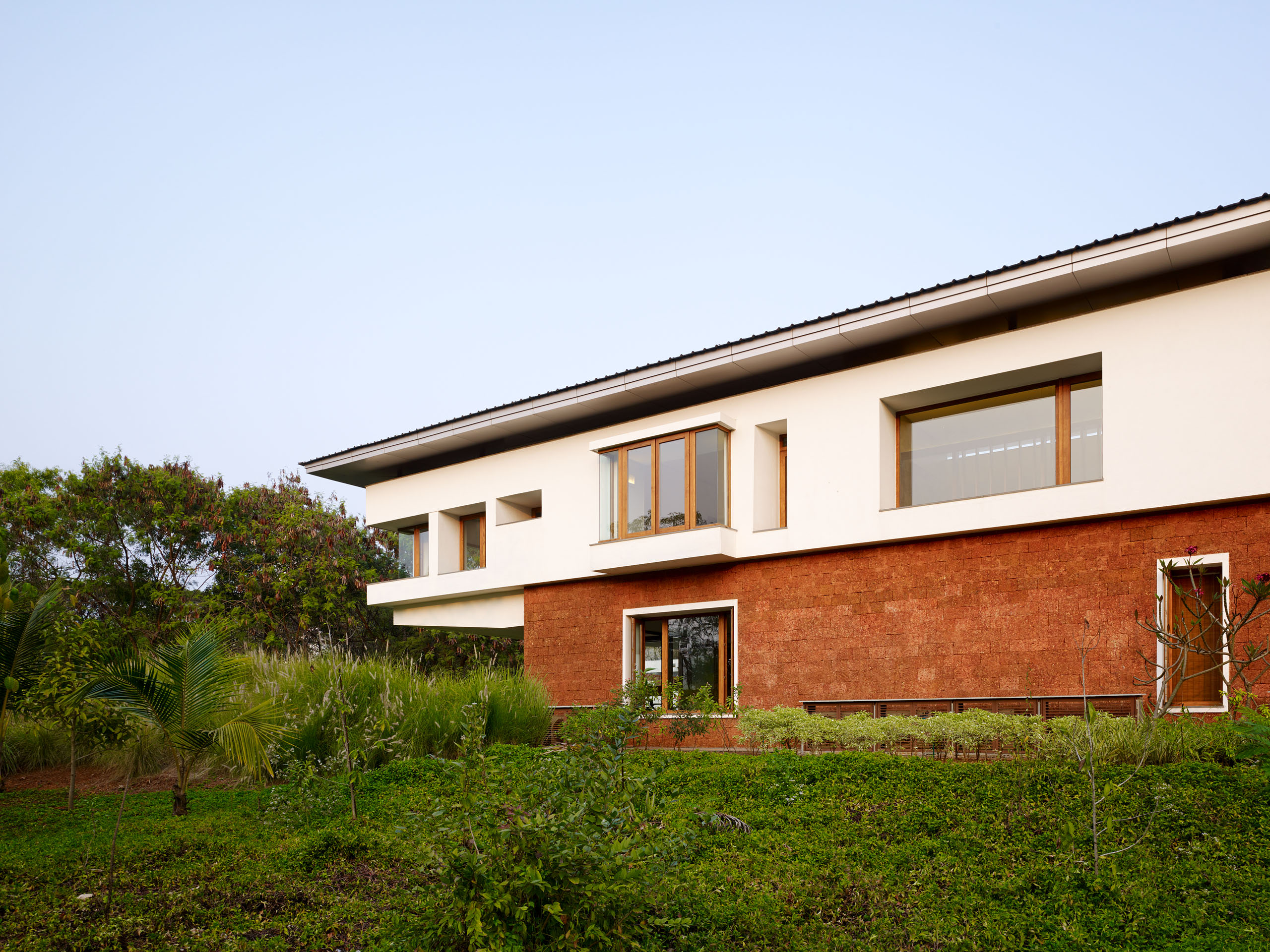 E13430 ALPA 036742 j2560